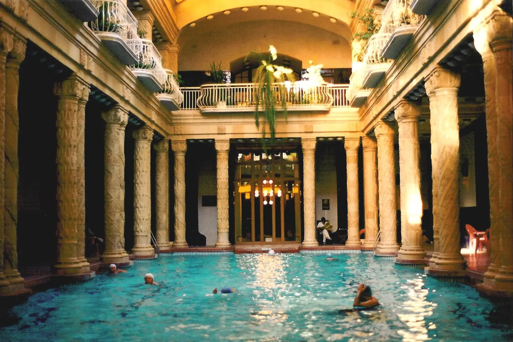 Puentes, termas y ruin bars: 23 qué hacer en Budapest sin prisa