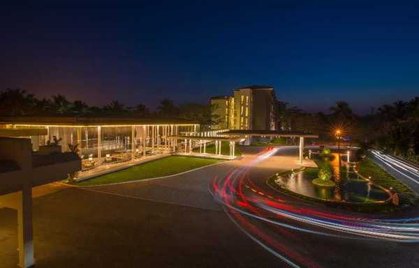 Vivanta Colombo Airport Garden