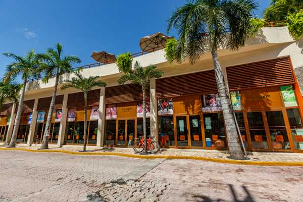 El Taj Ocean Front and Beachside Condo Hotel