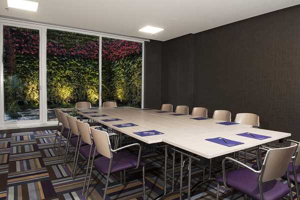 Hotel 100 Luxury Suites
