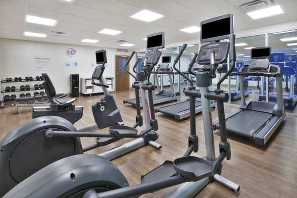 Holiday Inn Express & Suites Grand Rapids-Airport