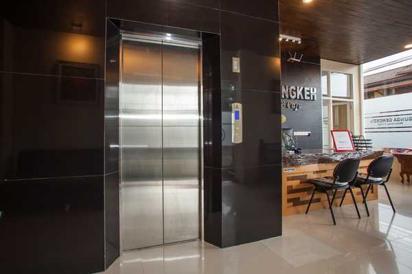 RedDoorz Premium @ Jalan Cengkeh Malang