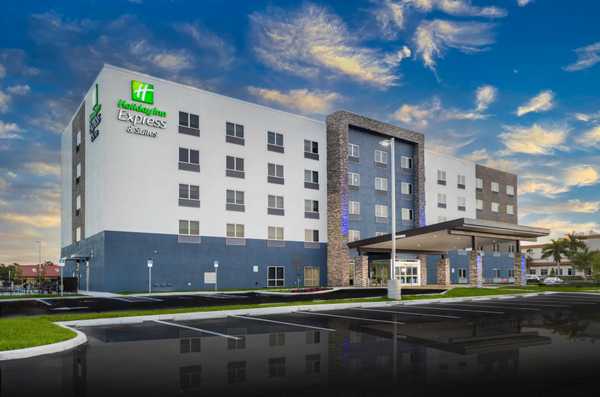 Holiday Inn Express Suites Fort Myers Airport IHG