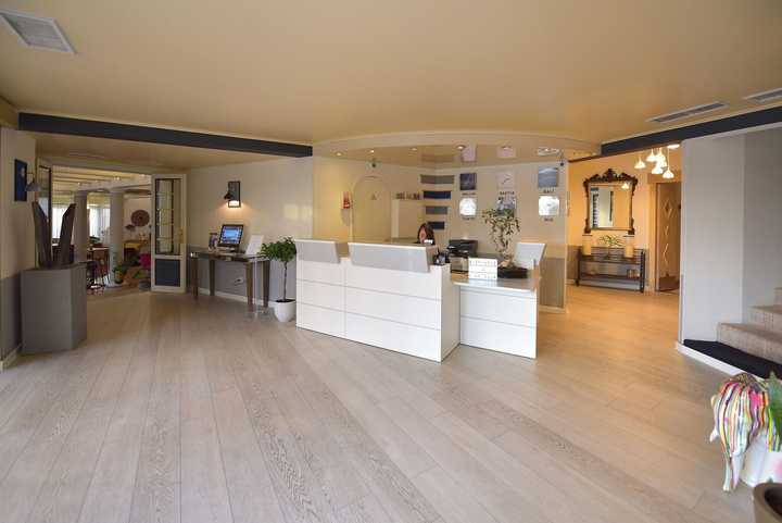 gallery image 0