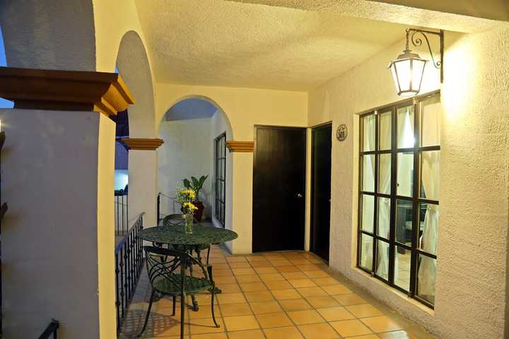 gallery image 0
