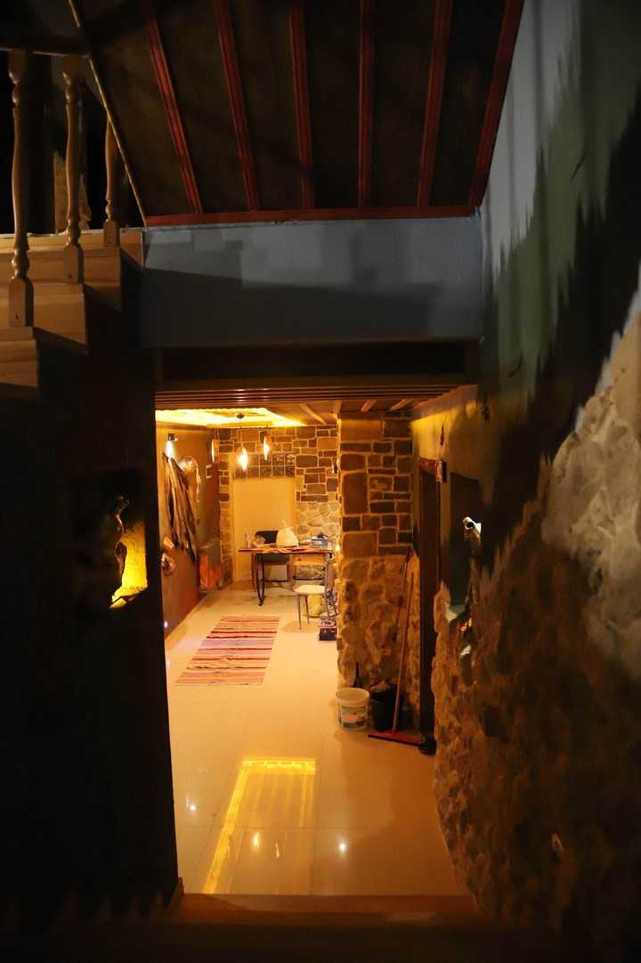 gallery image 0