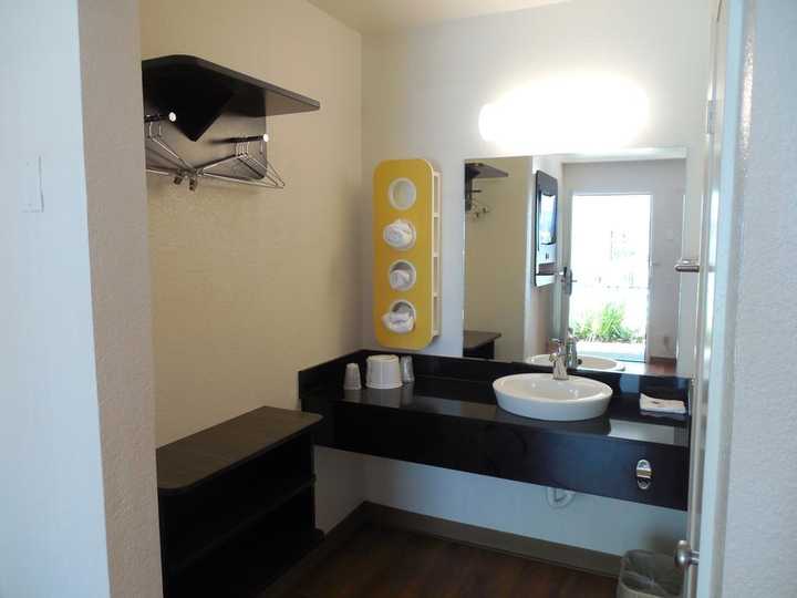 gallery image 0