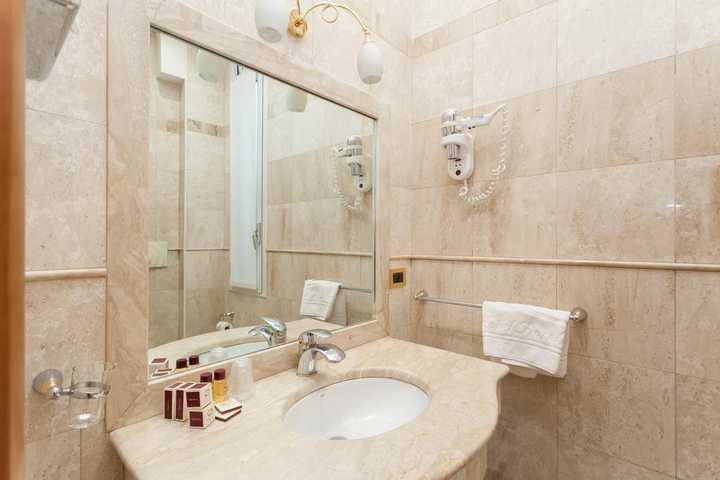 gallery image 0