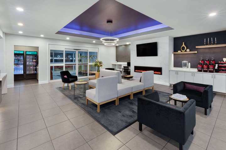 gallery image 0