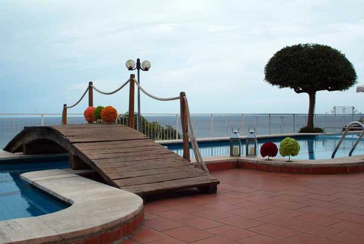 gallery image 0