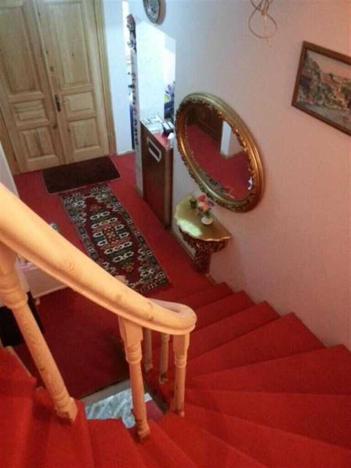gallery image 0