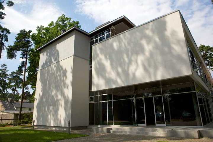 gallery image 0