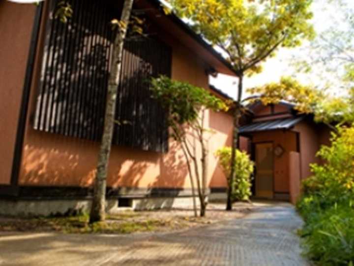 gallery image 0