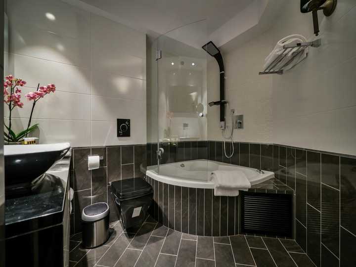 gallery image 8