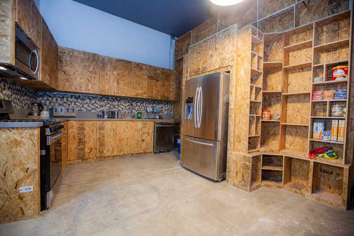 gallery image 0