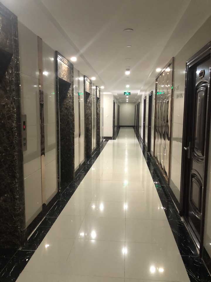 gallery image 0