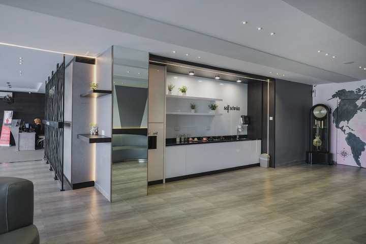gallery image 0