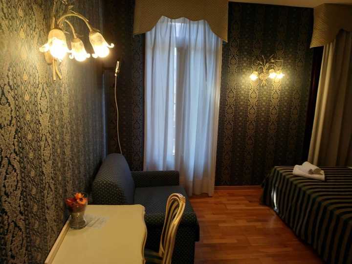 gallery image 0