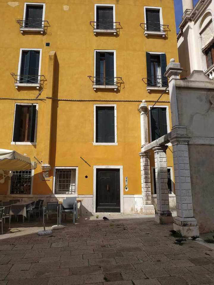 gallery image 0