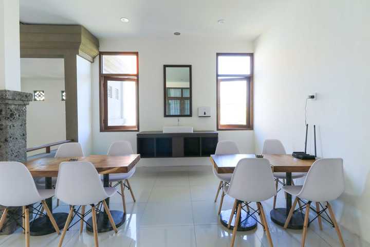 gallery image 0