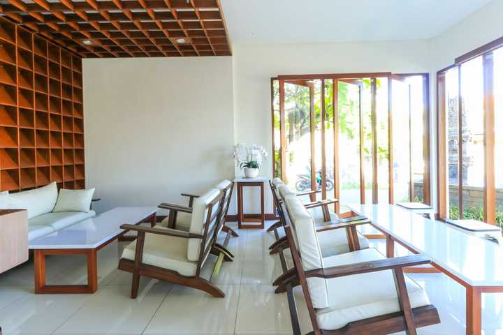 gallery image 0