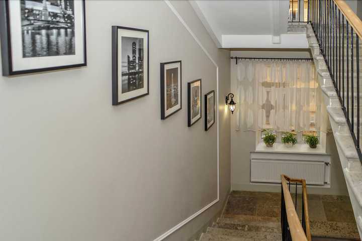 gallery image 0