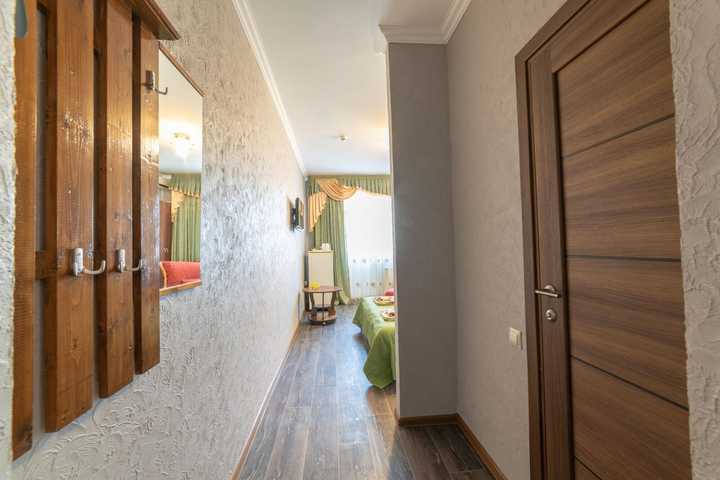 gallery image 0