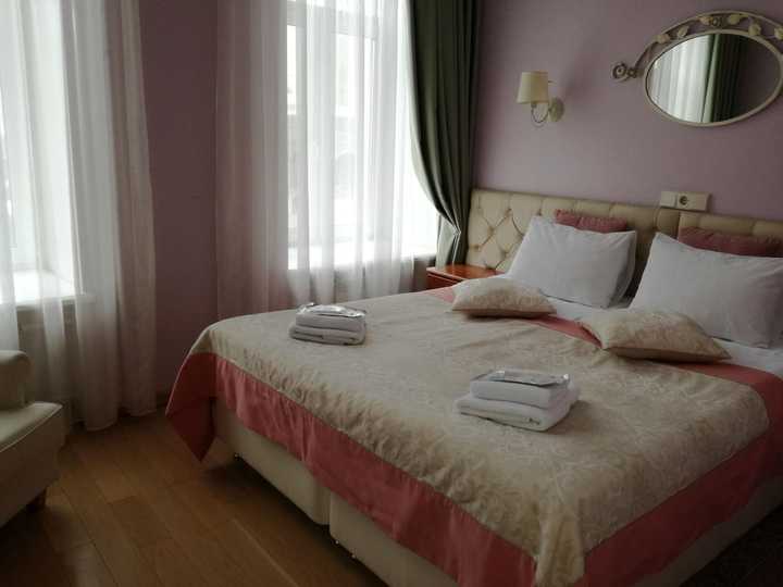 gallery image 0
