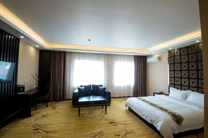 gallery image 0