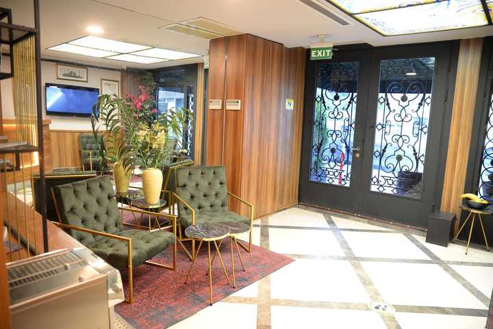 gallery image 0