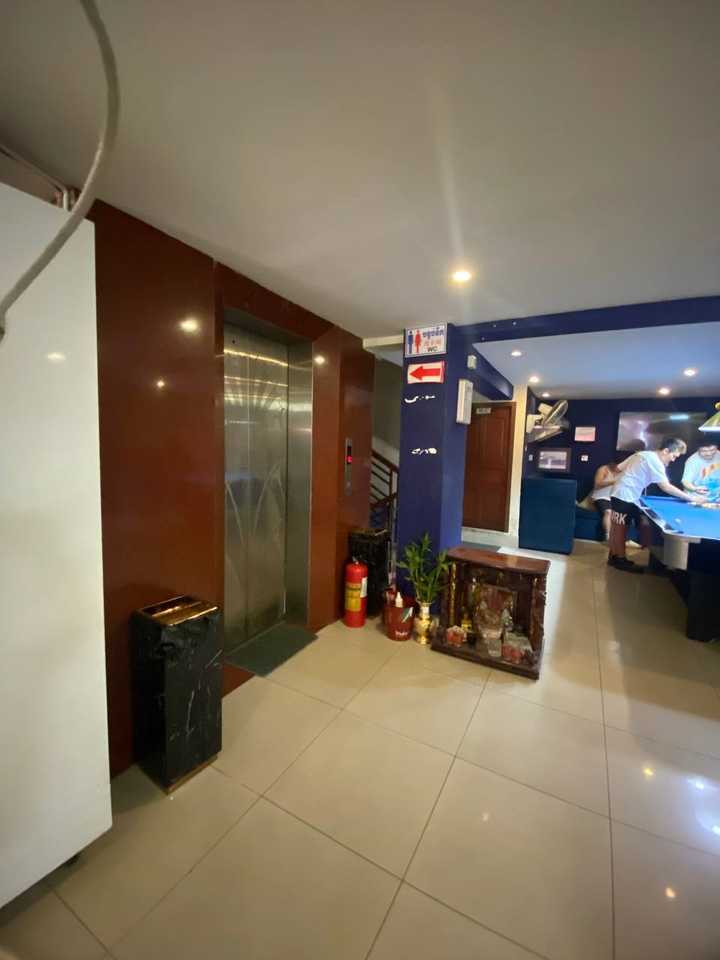 gallery image 0