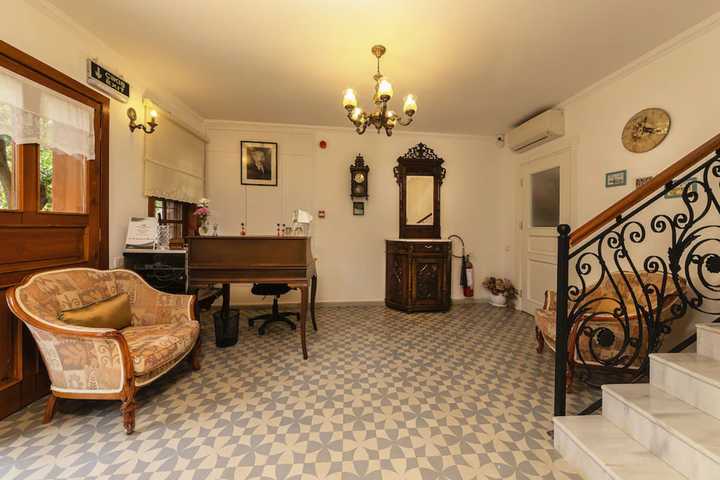 gallery image 0