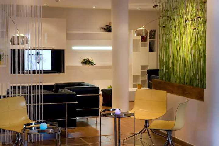 gallery image 0