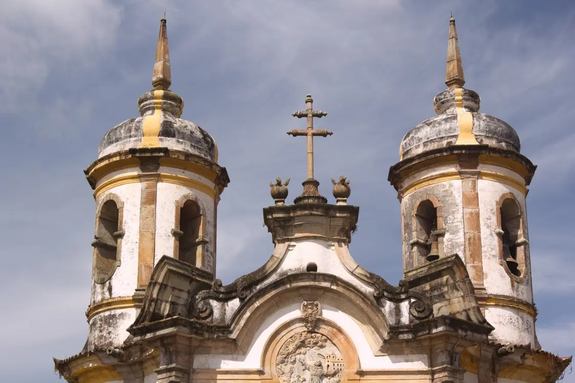 File:Torres da Igreja de São Francisco de Assis - Ouro Preto.jpg -  Wikimedia Commons
