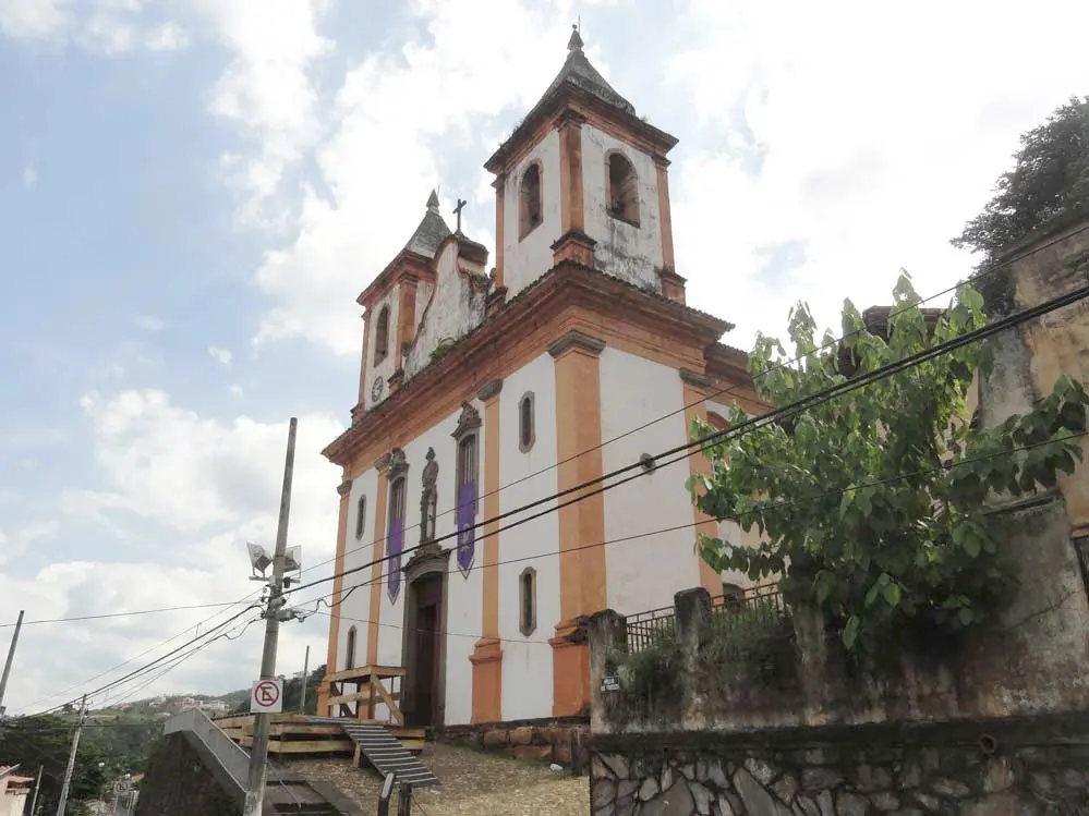 File:Igreja de São Francisco de Assis - Sabará - fachada.jpg - Wikimedia  Commons