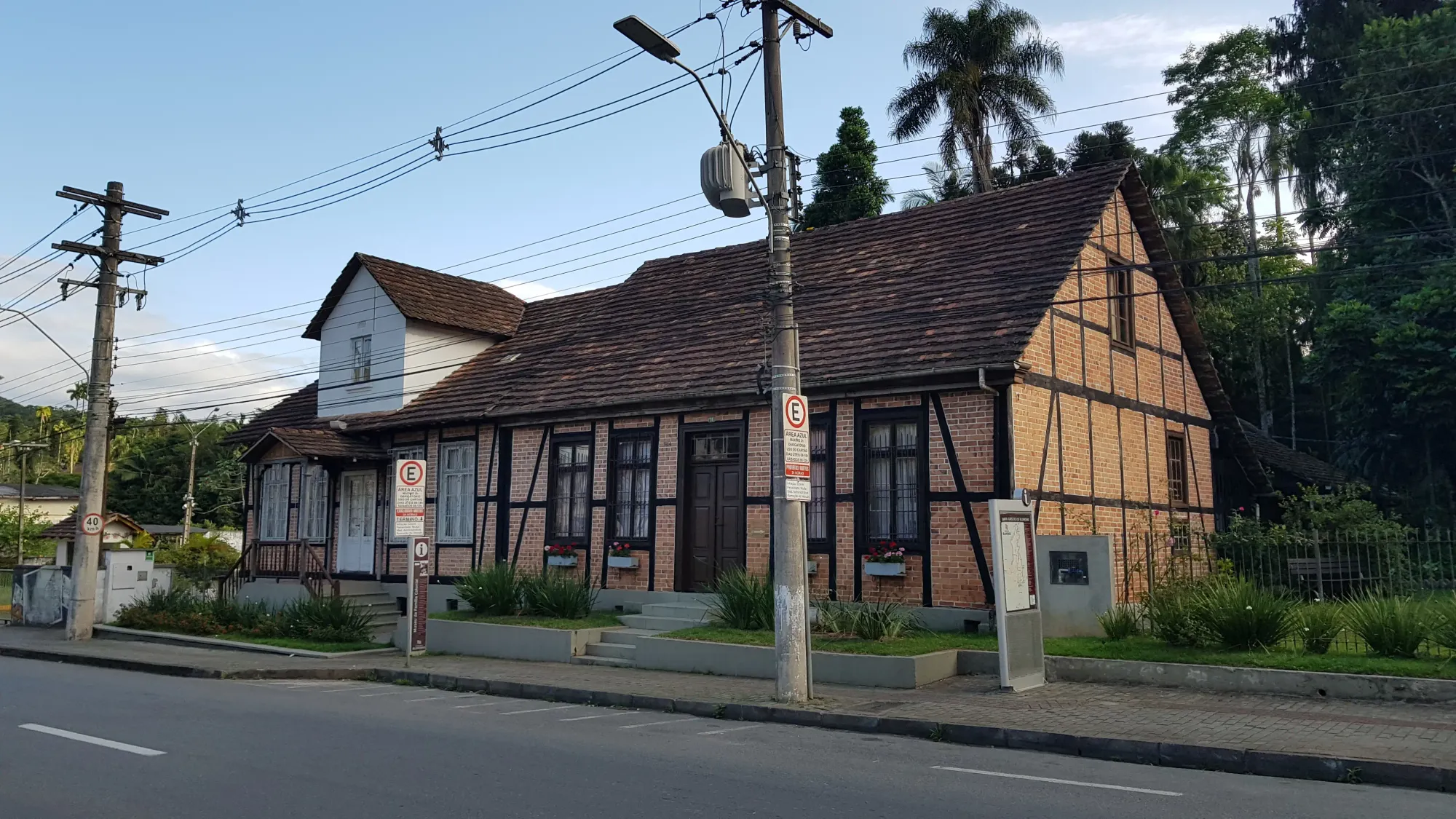File:Museu da Família Colonial.jpg - Wikimedia Commons