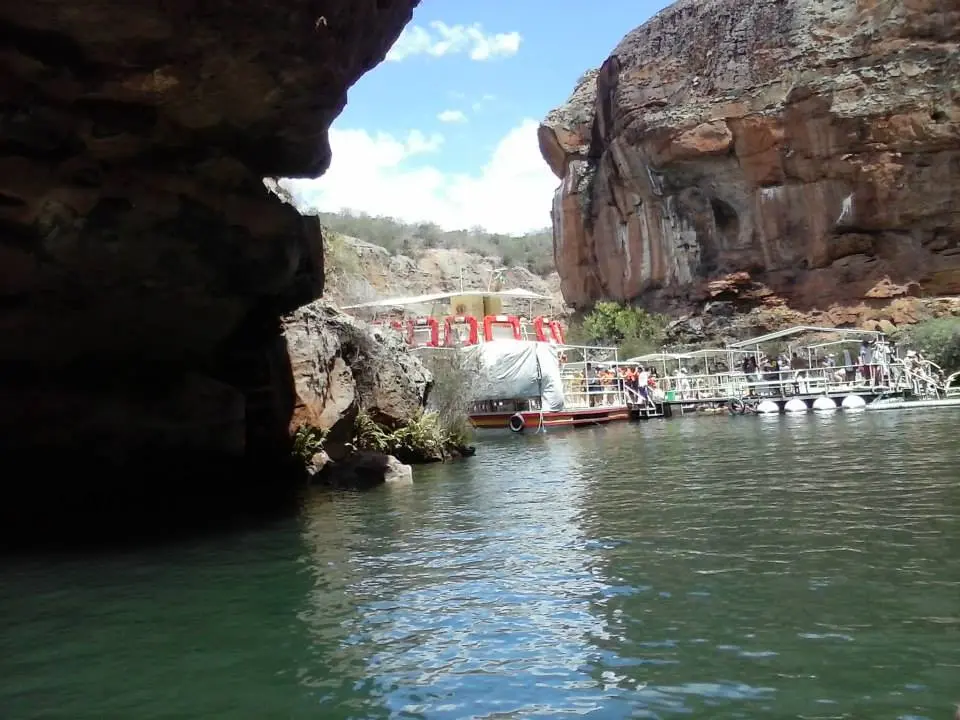 File:Passeio de barco ao cânion do Xingó -Rio São Francisco 12.jpg - Wikimedia Commons