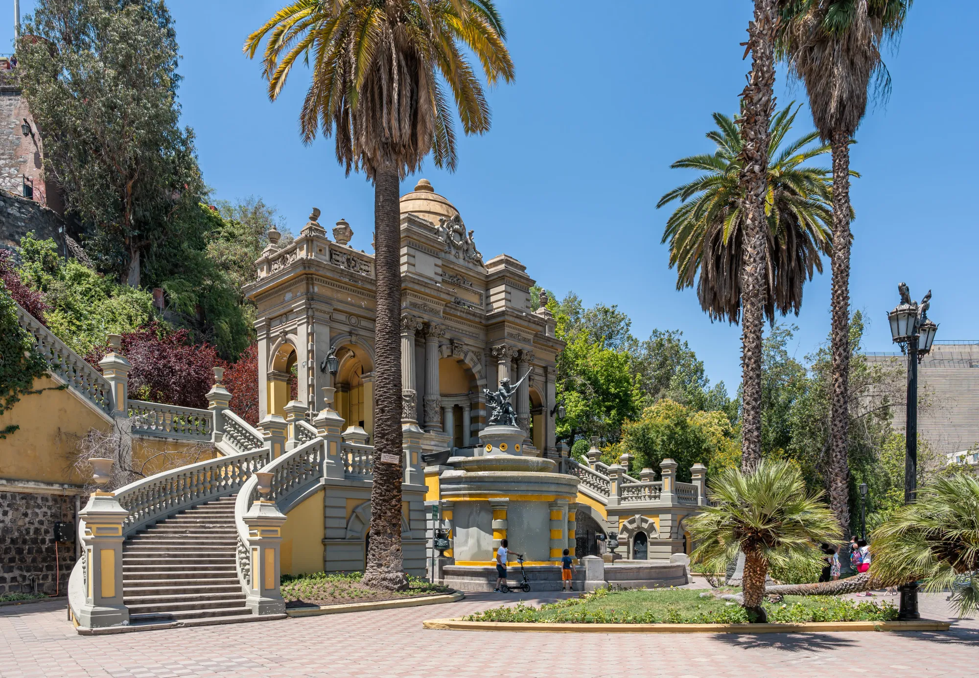 File:Vista lateral Cerro Santa Lucia.jpg - Wikimedia Commons