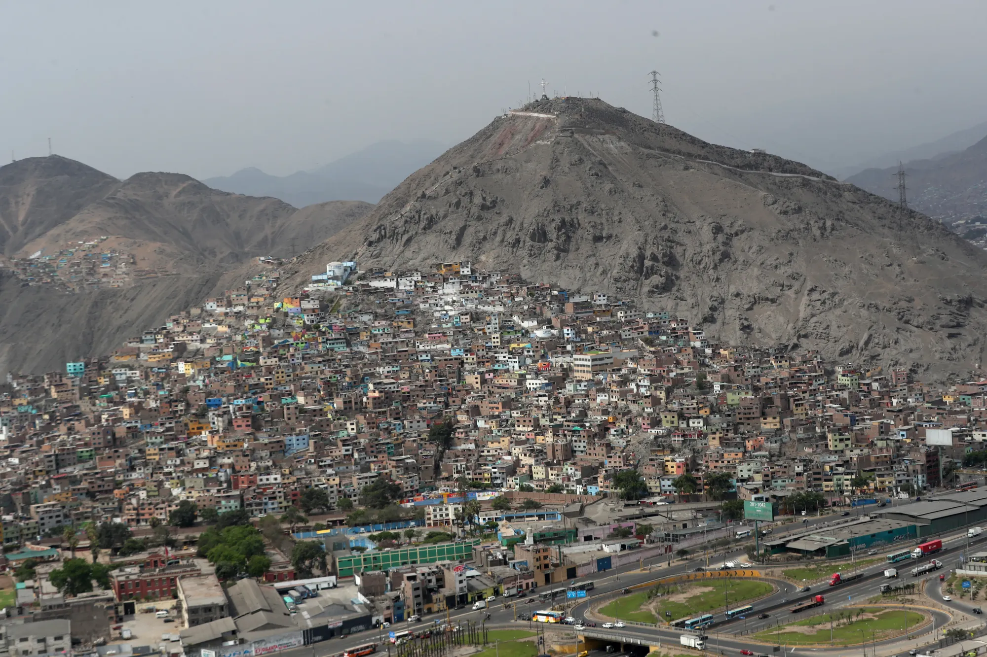 File:Cerro San Cristóbal en Lima.jpg - Wikimedia Commons