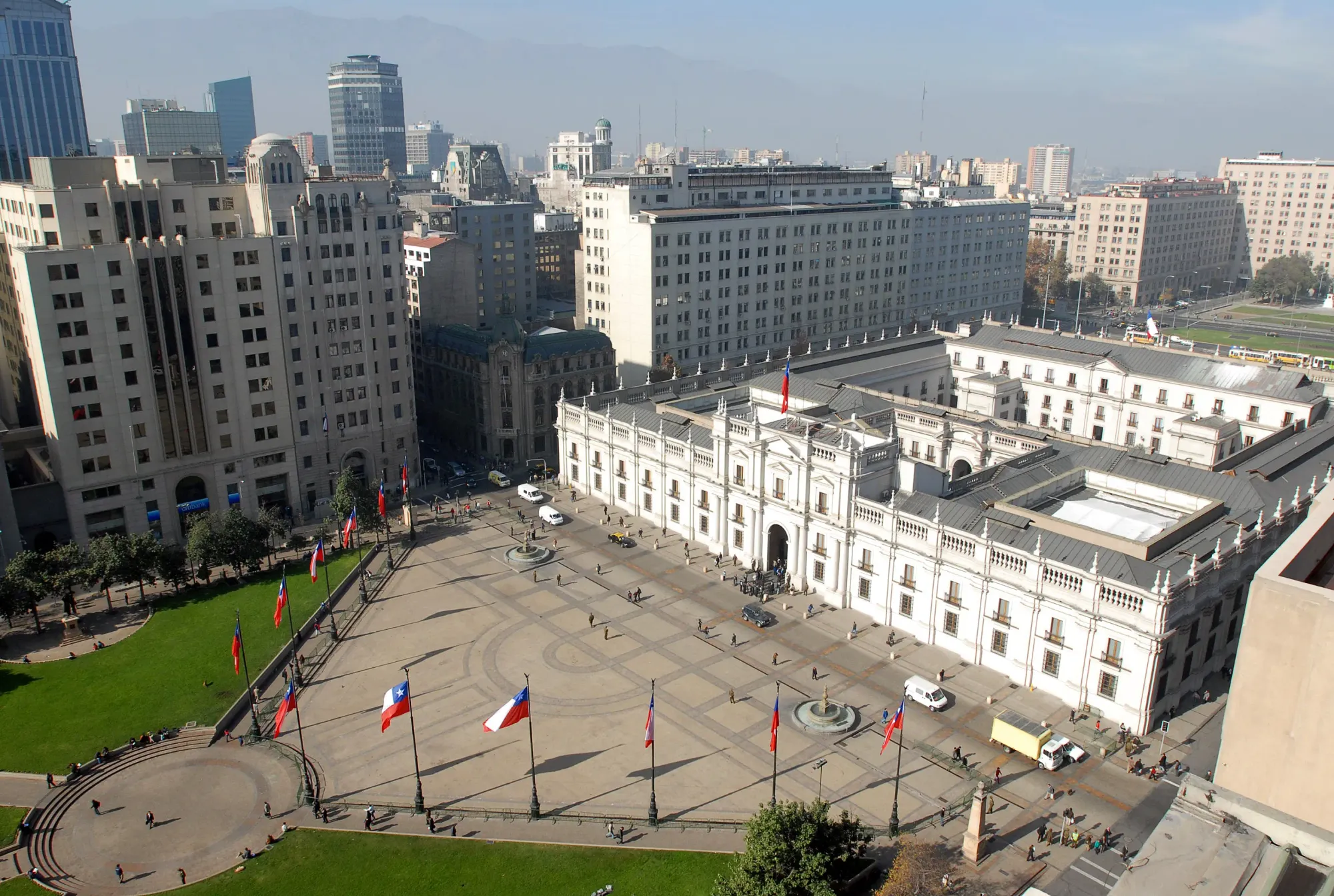 File:Palacio de la Moneda desde el aire.jpg - Wikimedia Commons