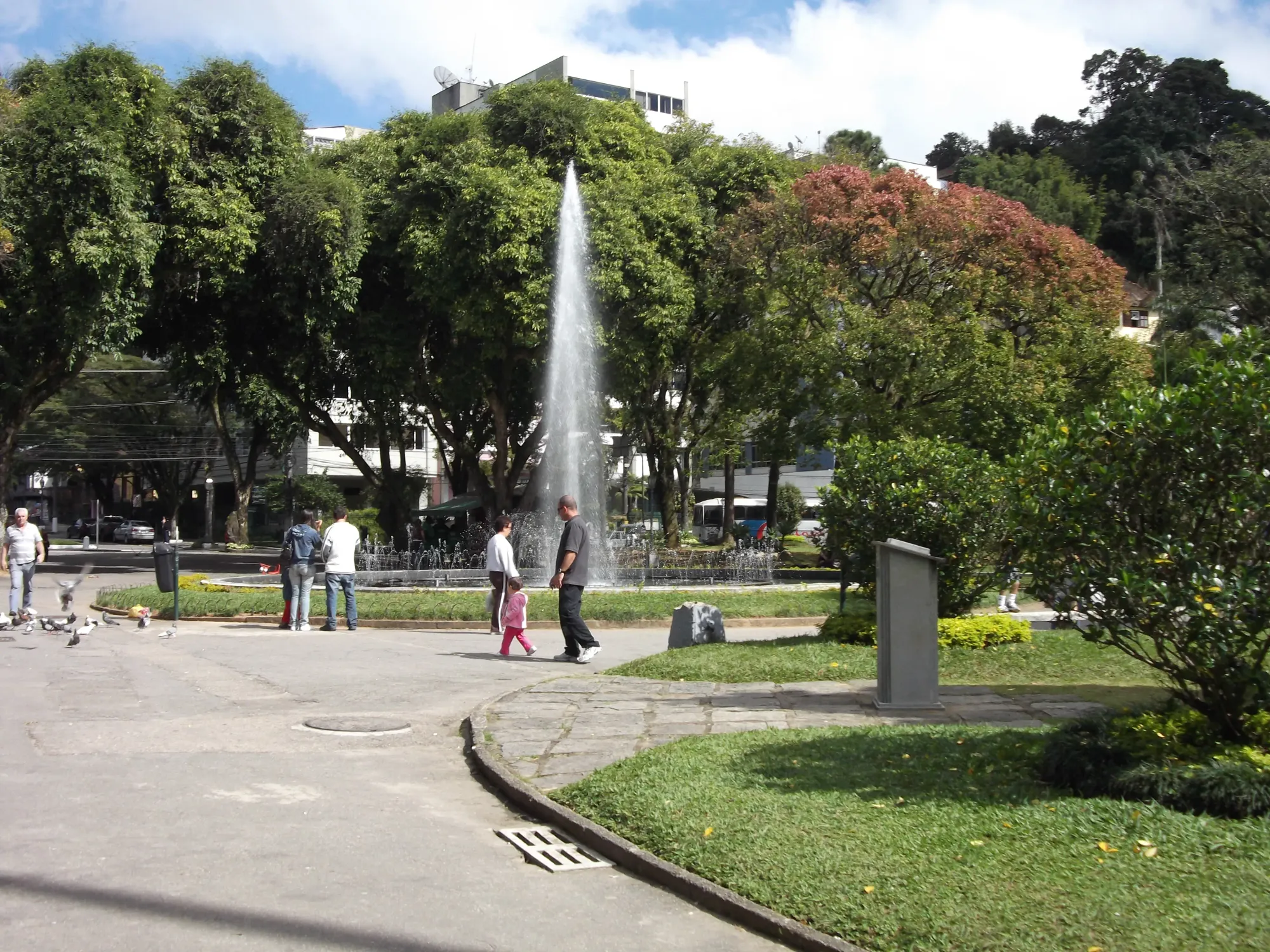 File:0002 Praca da Liberdade.JPG - Wikimedia Commons
