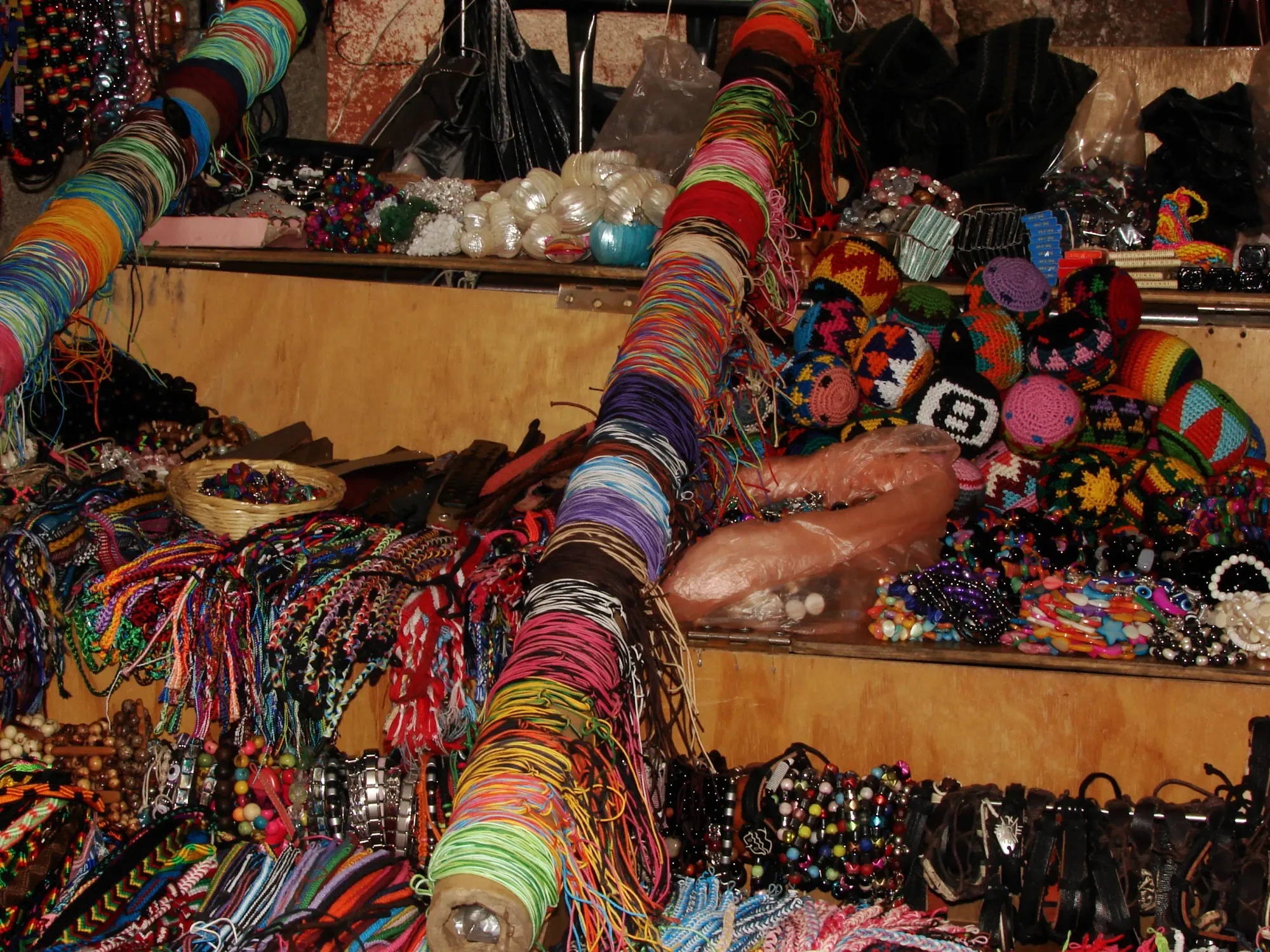File:Hippie market.JPG - Wikimedia Commons