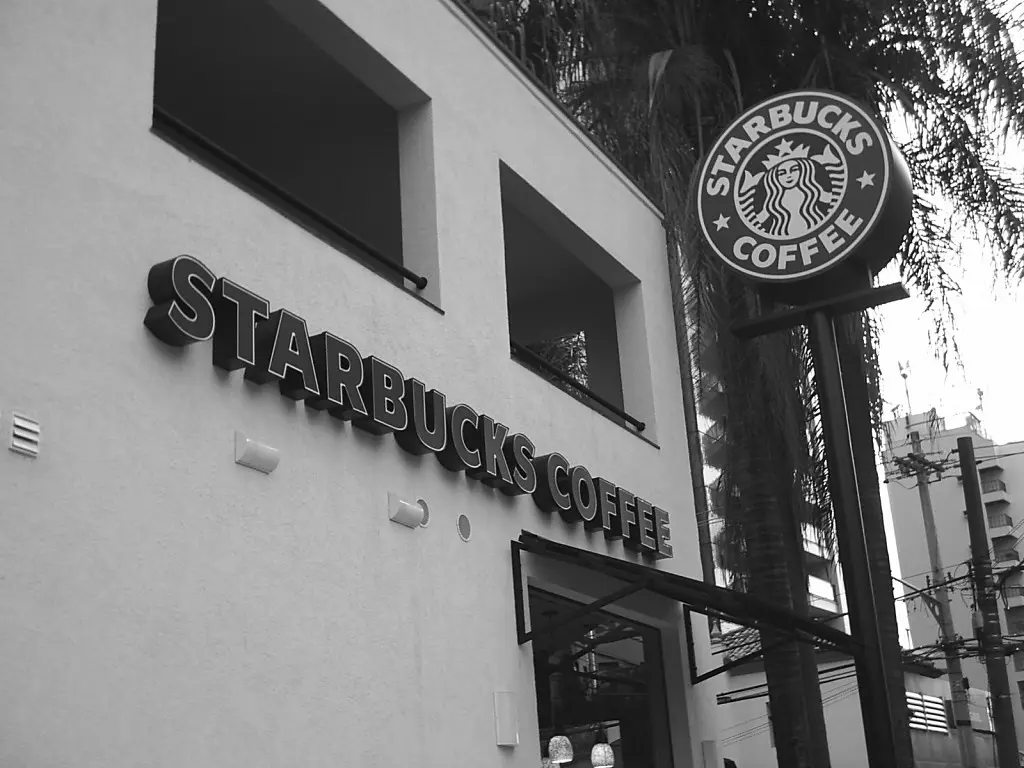 STARBUCKS COFFEE CAMBUÍ | The Starbucks store in Cambuí: the… | Flickr